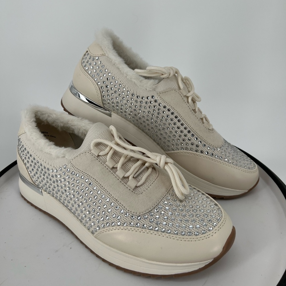 REACTION KENNETH COLE CARI COZY CREAM JEWEL‎ LACE UP  FAUX FUR SNEAKERS SIZE 10M